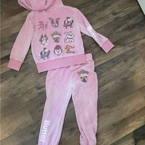 Size 3T - Pre-owned but still in great shape - The material is super soft!